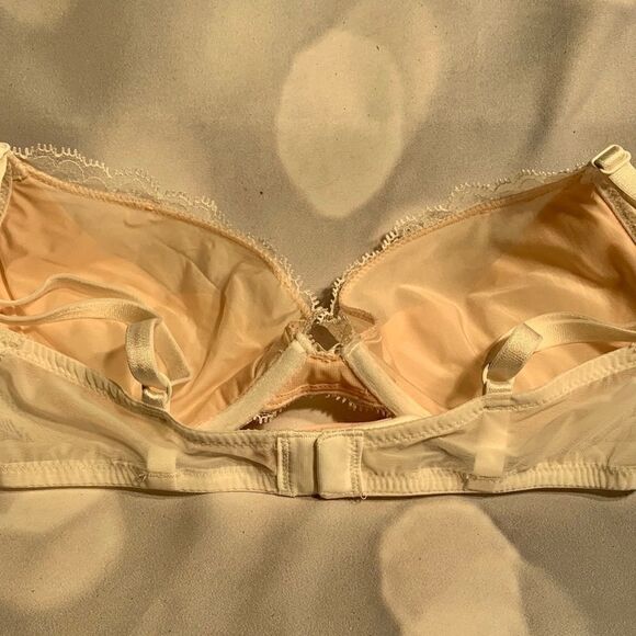 CREAM LACE PADDED DEMI BRA 32C by VICTORIAS SECRET - Picture 5 of 5